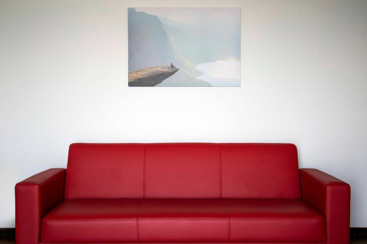 Cloud 9 - Apartment With Stunning Lake View ベルジラーテ エクステリア 写真