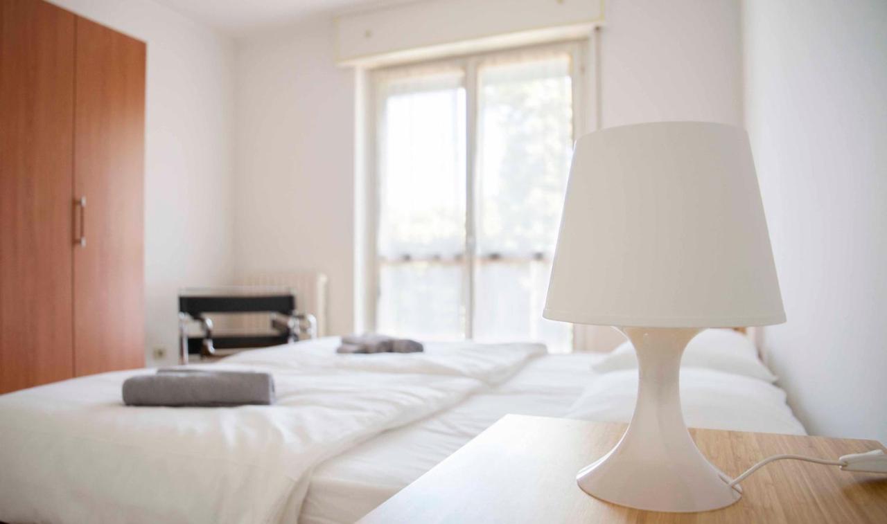 Cloud 9 - Apartment With Stunning Lake View ベルジラーテ エクステリア 写真